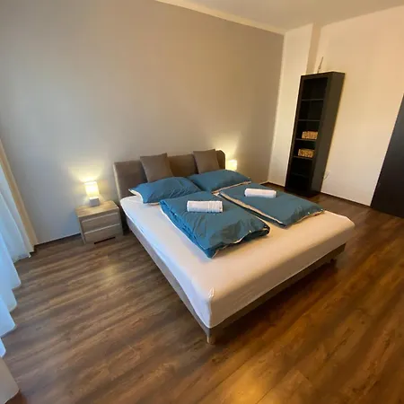 Modern City-Center Apartment Debrecen Esterno foto