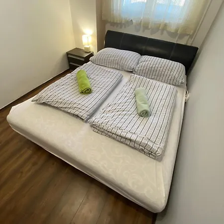 Modern City-Center Apartment Debrecen Esterno foto