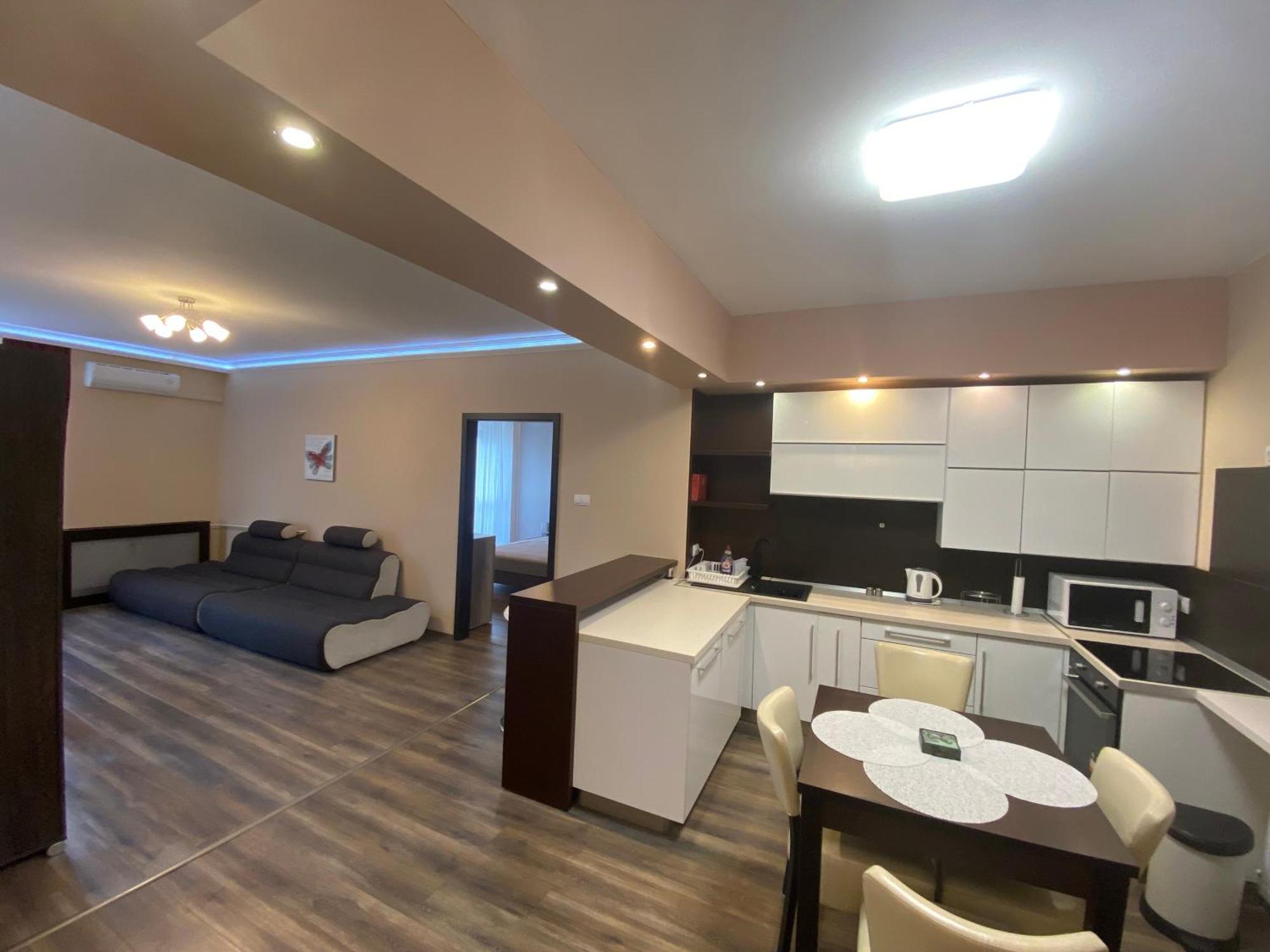 Modern City-center Appartamento